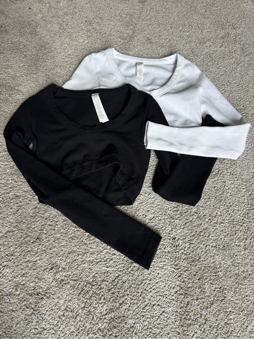 Alo Yoga Bundle of Long Sleeve Crop Bra Tops, 65% cotton, White & Black, Small